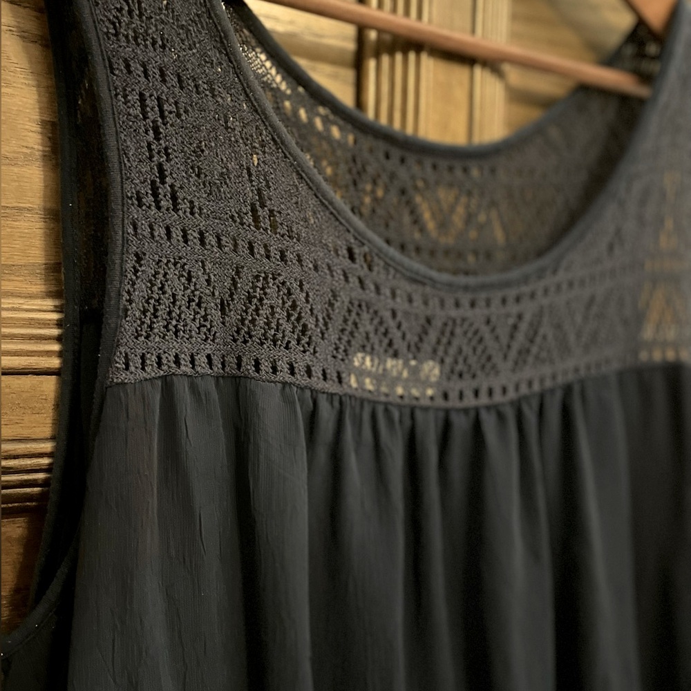 Liz Lange Sleeveless Navy Maternity Top